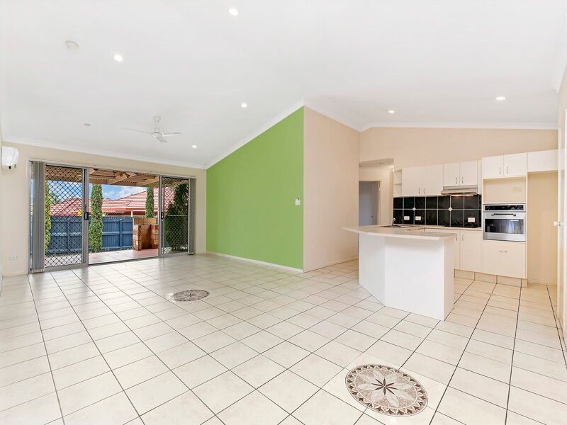 33 Warranilla Street, Parkinson QLD 4115