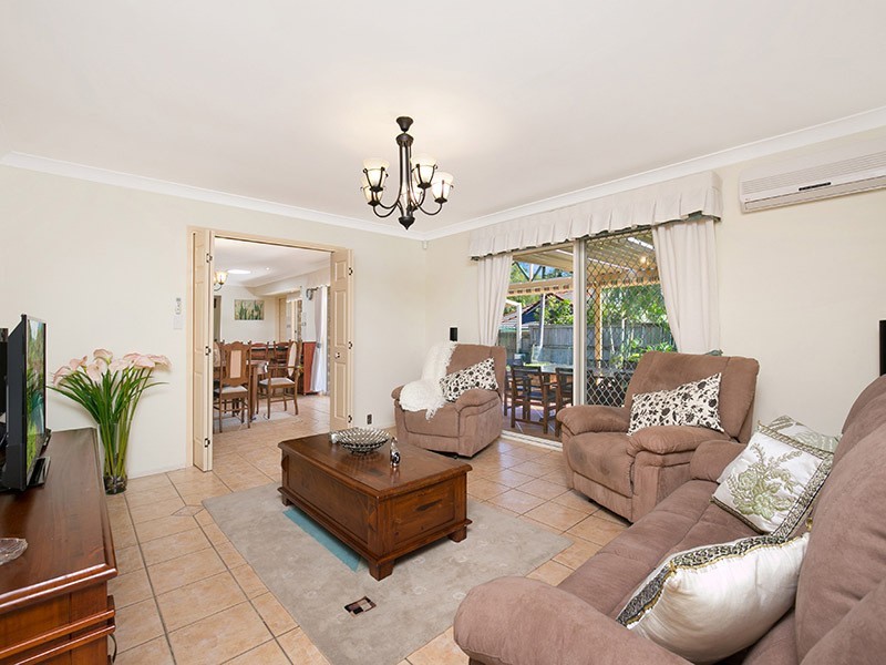8 Torrens Place, Parkinson QLD 4115