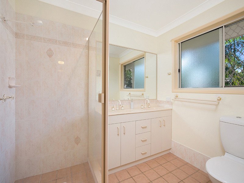 8 Torrens Place, Parkinson QLD 4115