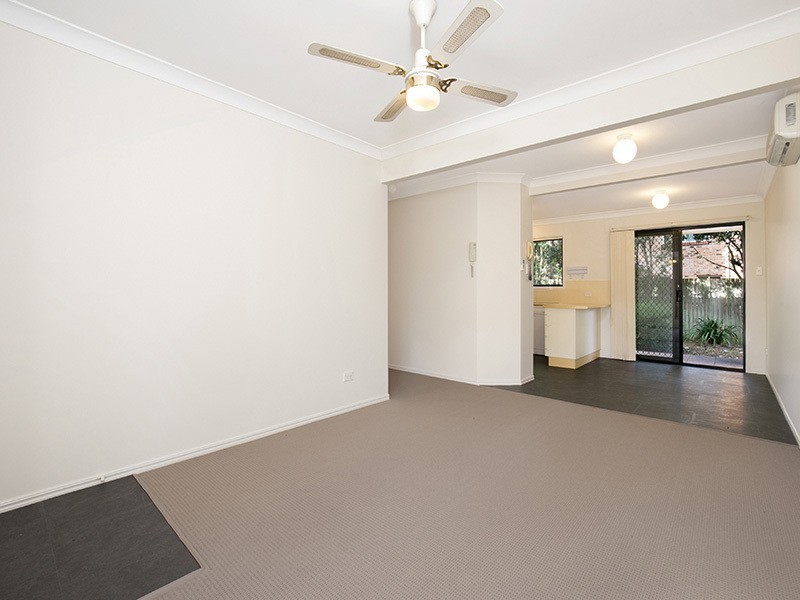 17/8 Honeysuckle Way, Calamvale QLD 4116