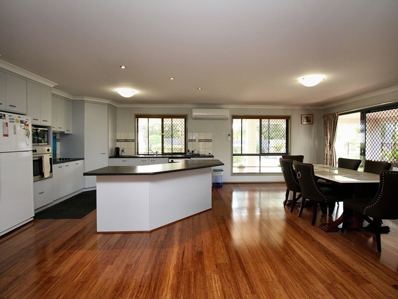 24 Bournda Close, Parkinson QLD 4115