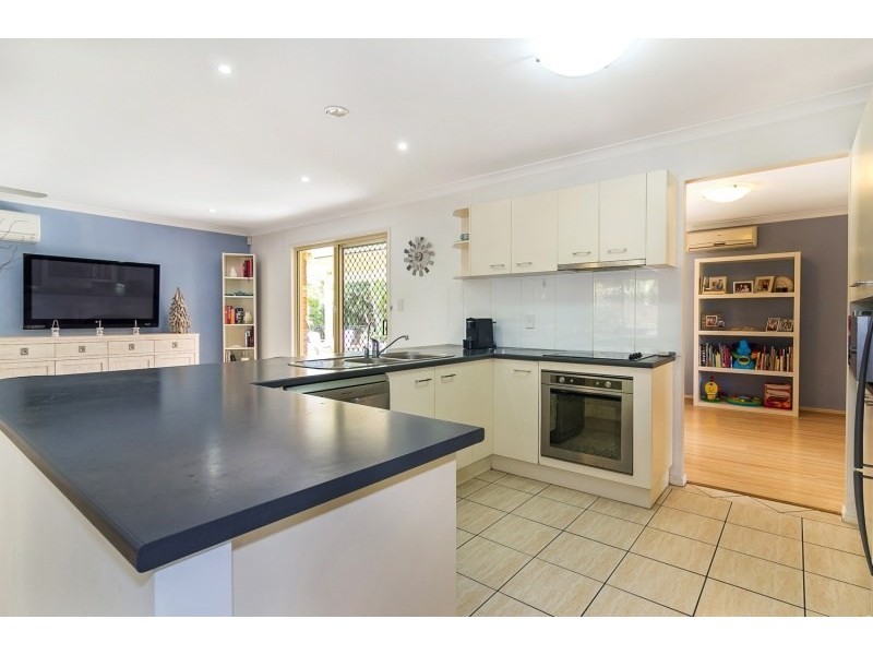 6 Clifton Place, Parkinson QLD 4115