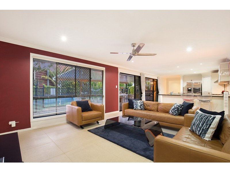 34 Woodlark Crescent, Parkinson QLD 4115