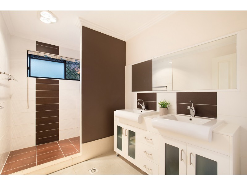 34 Woodlark Crescent, Parkinson QLD 4115