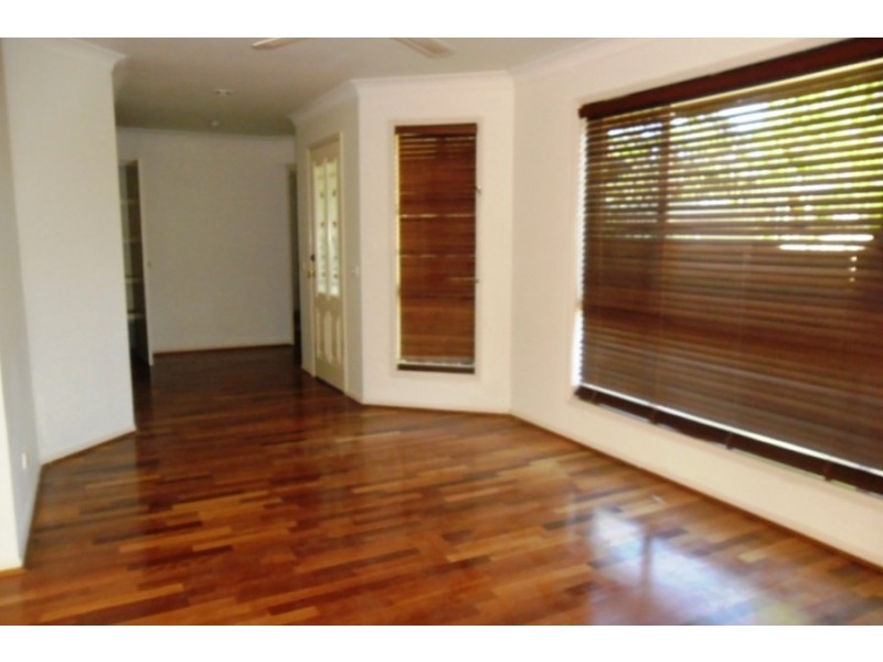 1 Silverdell Crescent, Parkinson QLD 4115