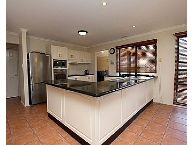 11 Michigan Crescent, Parkinson QLD 4115