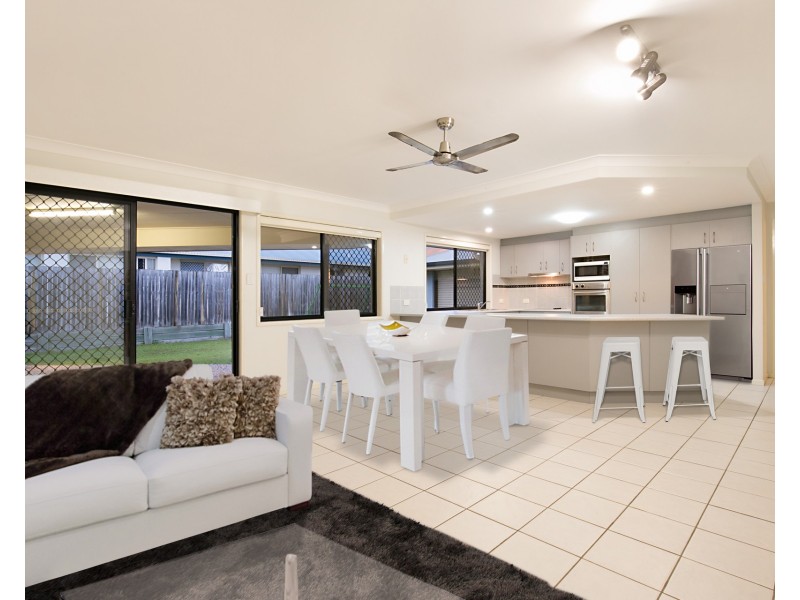 125 Wallum Drive, Parkinson QLD 4115