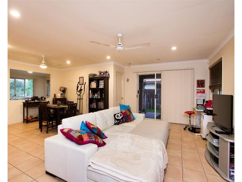 15 Killarney Place, Parkinson QLD 4115