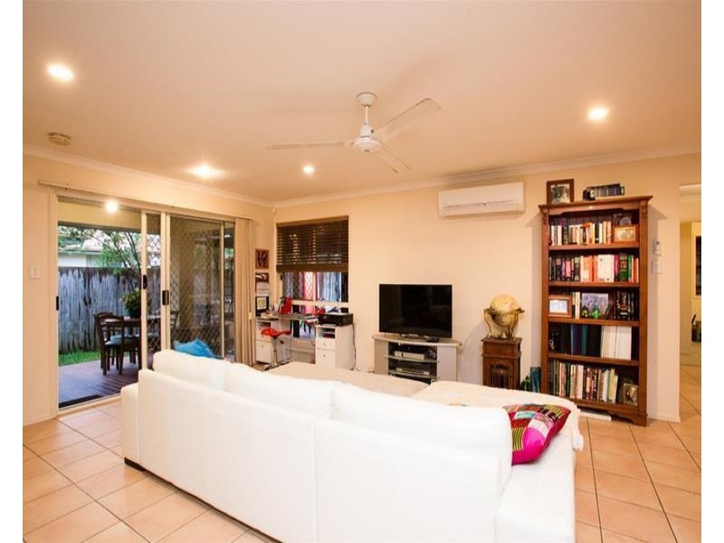15 Killarney Place, Parkinson QLD 4115
