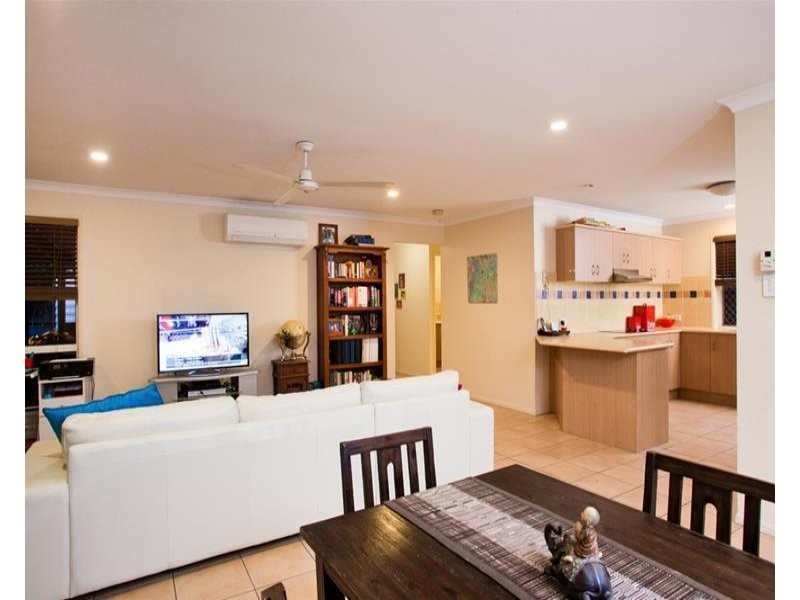 15 Killarney Place, Parkinson QLD 4115