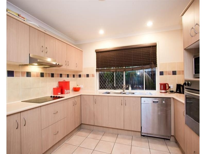 15 Killarney Place, Parkinson QLD 4115