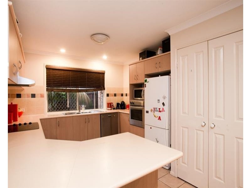 15 Killarney Place, Parkinson QLD 4115