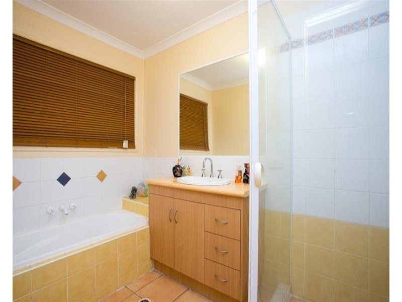 15 Killarney Place, Parkinson QLD 4115