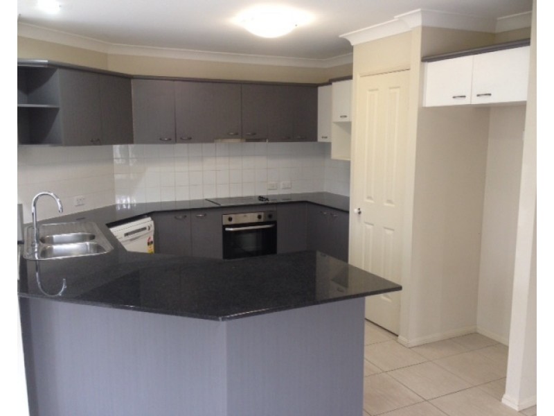 8 Karajini Crescent, Parkinson QLD 4115