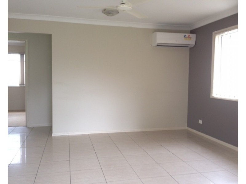 8 Karajini Crescent, Parkinson QLD 4115