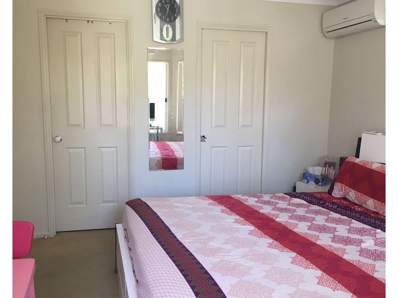 8 Karajini Crescent, Parkinson QLD 4115