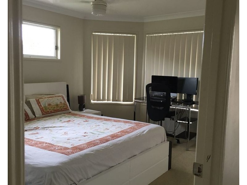 8 Karajini Crescent, Parkinson QLD 4115
