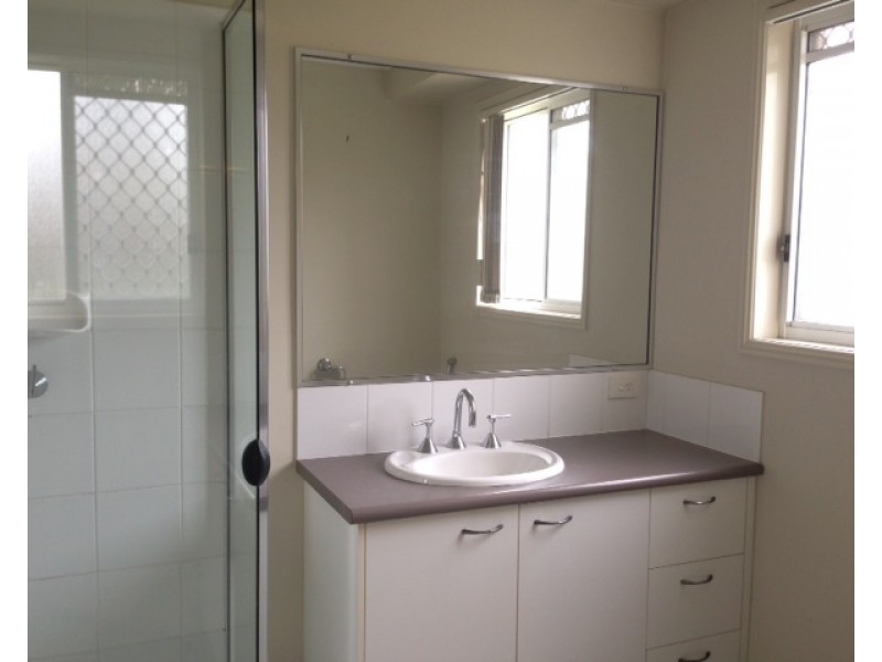 8 Karajini Crescent, Parkinson QLD 4115