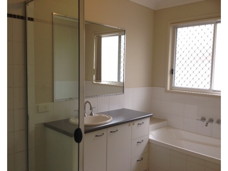 8 Karajini Crescent, Parkinson QLD 4115