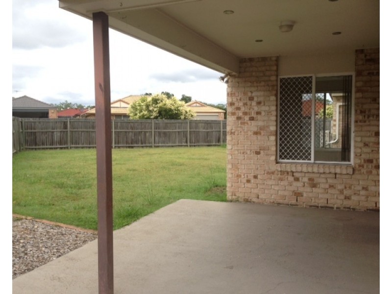 8 Karajini Crescent, Parkinson QLD 4115