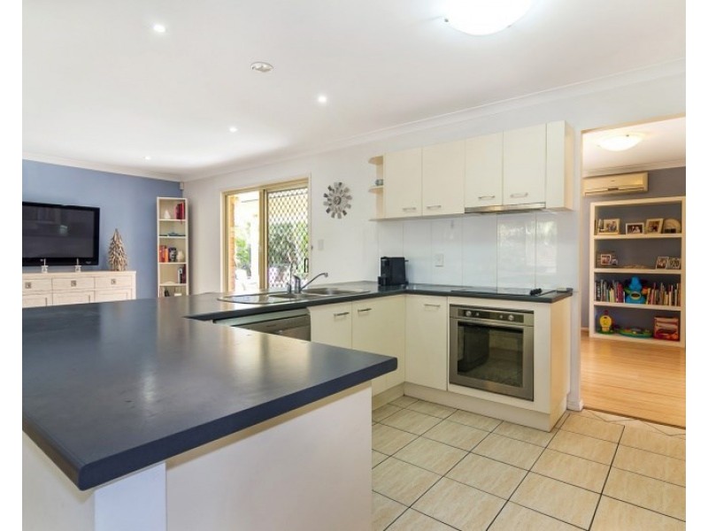 6 Clifton Place, Parkinson QLD 4115