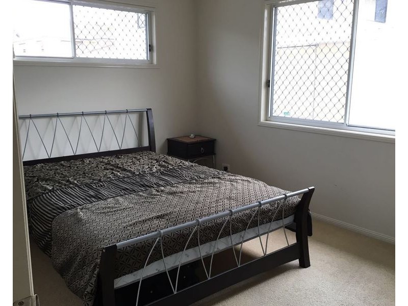 8 Karajini Crescent, Parkinson QLD 4115