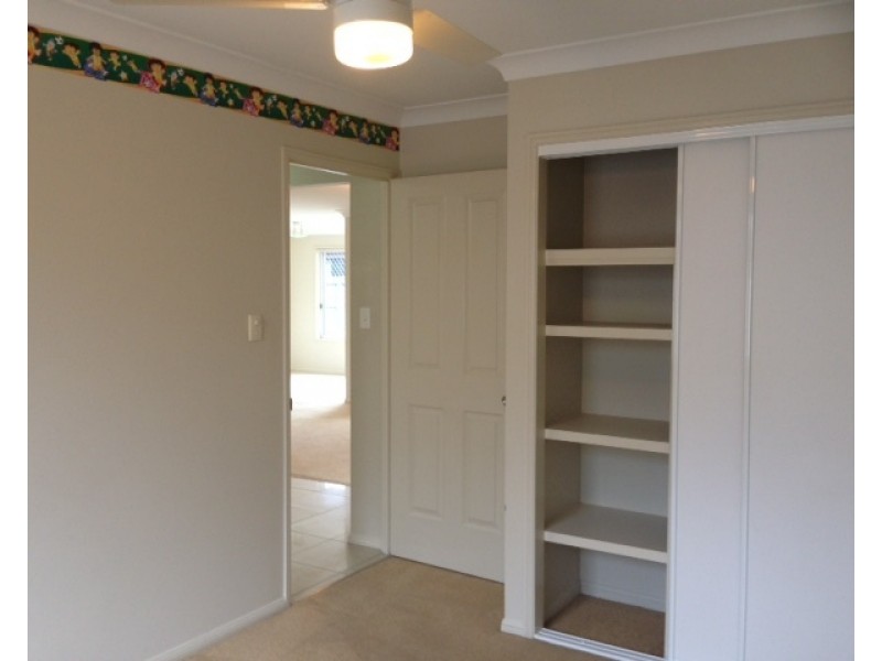 8 Karajini Crescent, Parkinson QLD 4115
