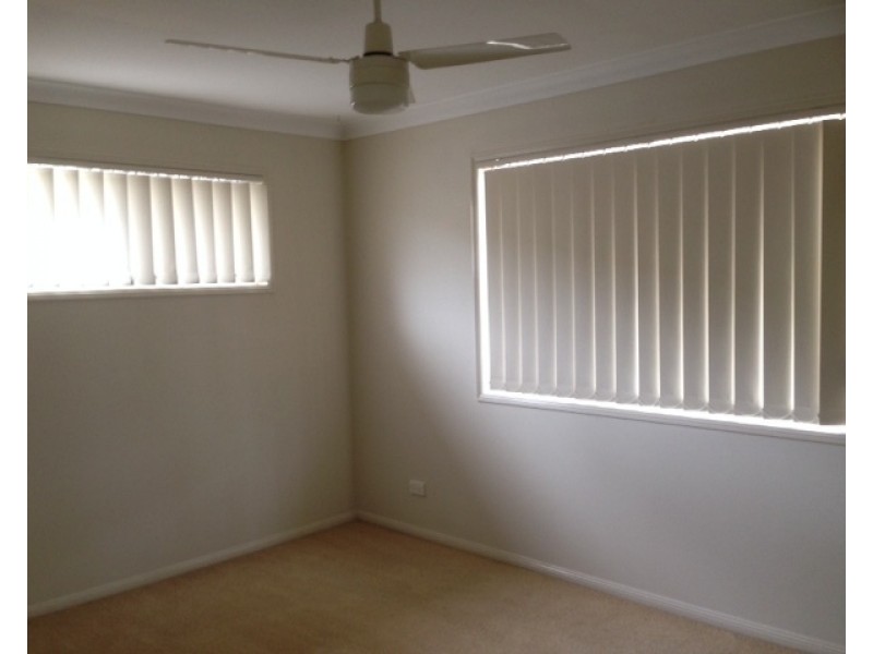 8 Karajini Crescent, Parkinson QLD 4115