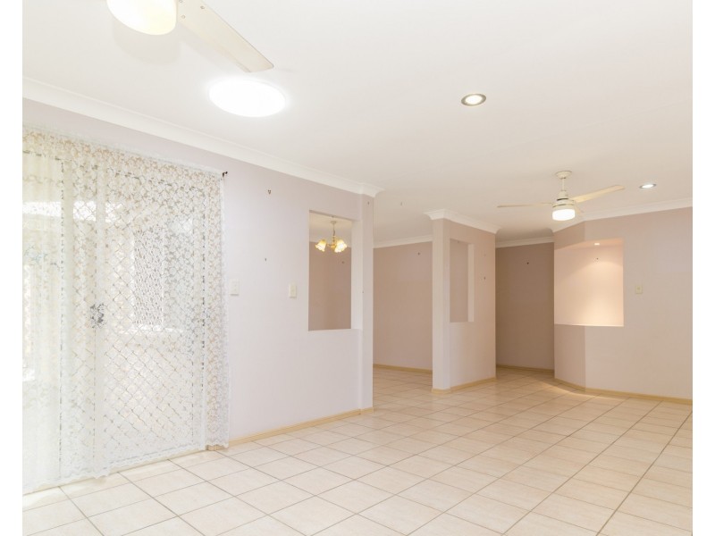 14 Pinnacle Close, Regents Park QLD 4118