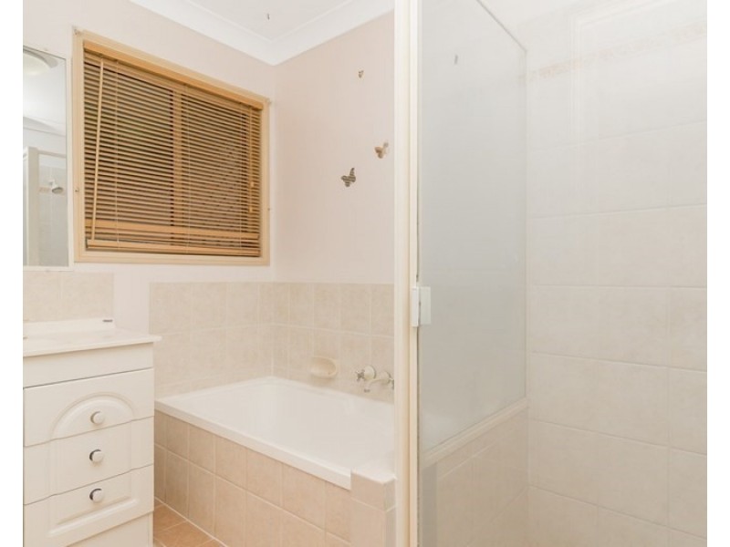 14 Pinnacle Close, Regents Park QLD 4118