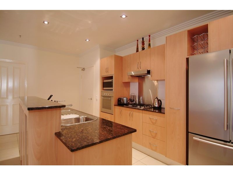APT  702 / 25 Wharf Street, Cairns City QLD 4870