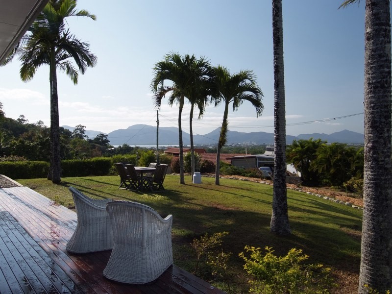 14 Bellevue Crescent, Edge Hill QLD 4870