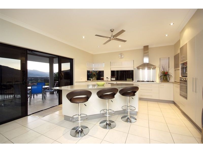 16 Playford Close, Brinsmead QLD 4870
