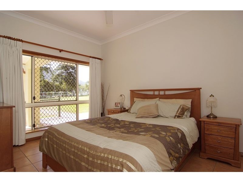 5 Crystal Close, Redlynch QLD 4870