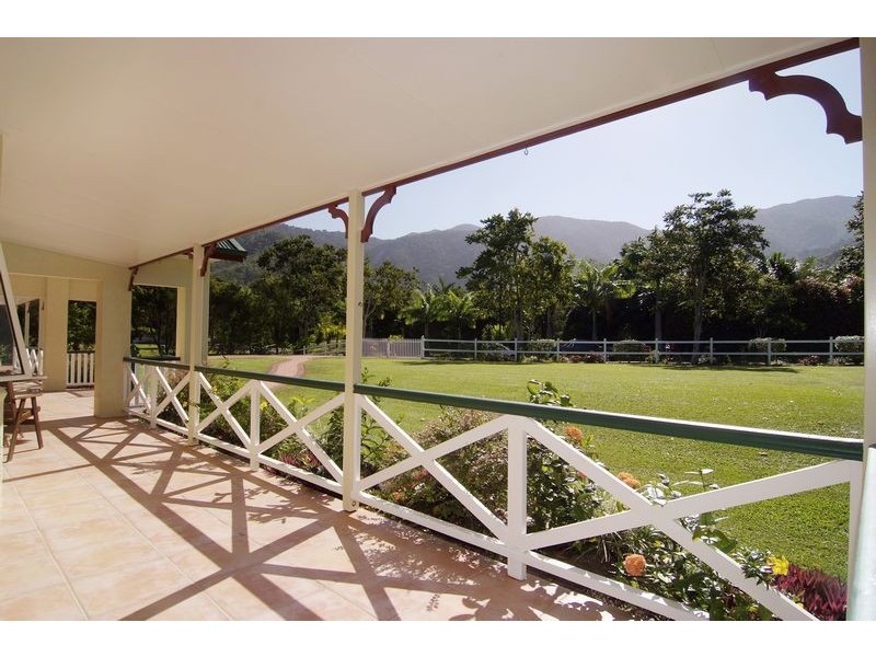 5 Crystal Close, Redlynch QLD 4870