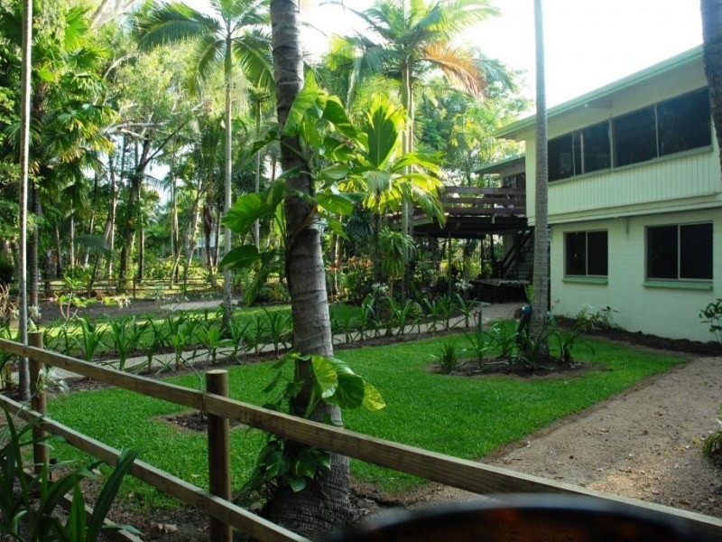 21 Sims Esplanade, Yorkeys Knob QLD 4878