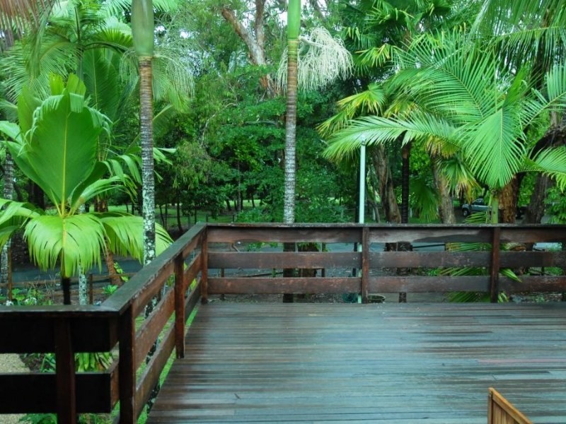 21 Sims Esplanade, Yorkeys Knob QLD 4878