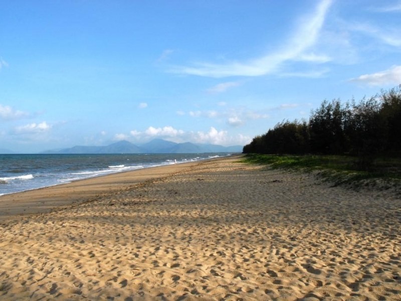 21 Sims Esplanade, Yorkeys Knob QLD 4878