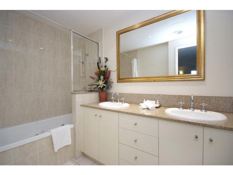 Unit 1410/2 Greenslopes Street, Cairns QLD 4870