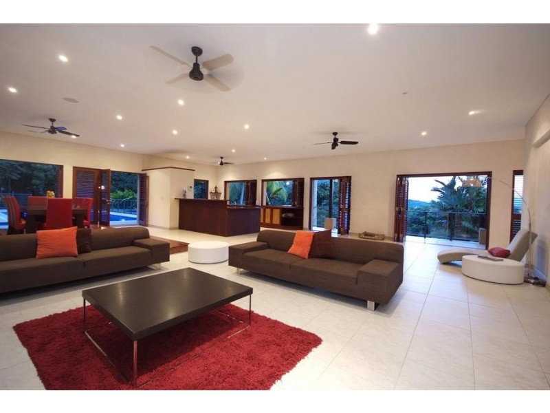 114 Hillview Crescent, Whitfield QLD 4870