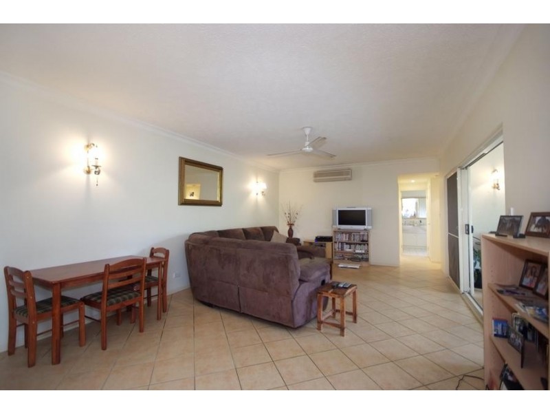 Unit 403/2 Greenslopes Street, Cairns QLD 4870