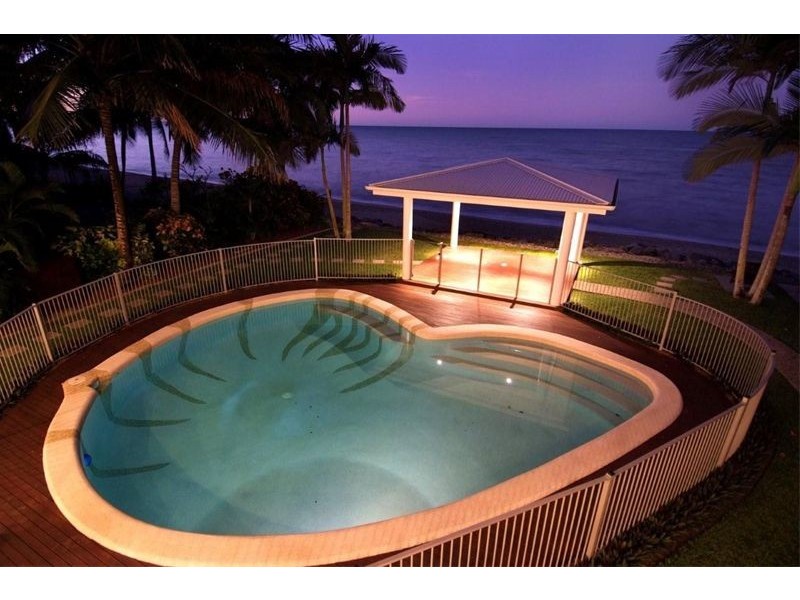 32 – 34 Hibiscus Lane, Holloways Beach QLD 4878