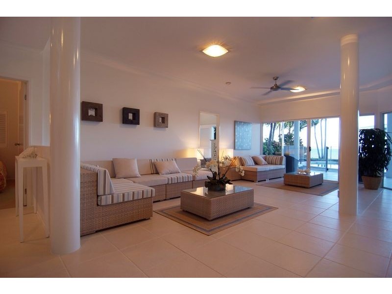 32 – 34 Hibiscus Lane, Holloways Beach QLD 4878
