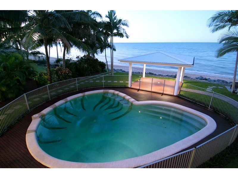 32 – 34 Hibiscus Lane, Holloways Beach QLD 4878