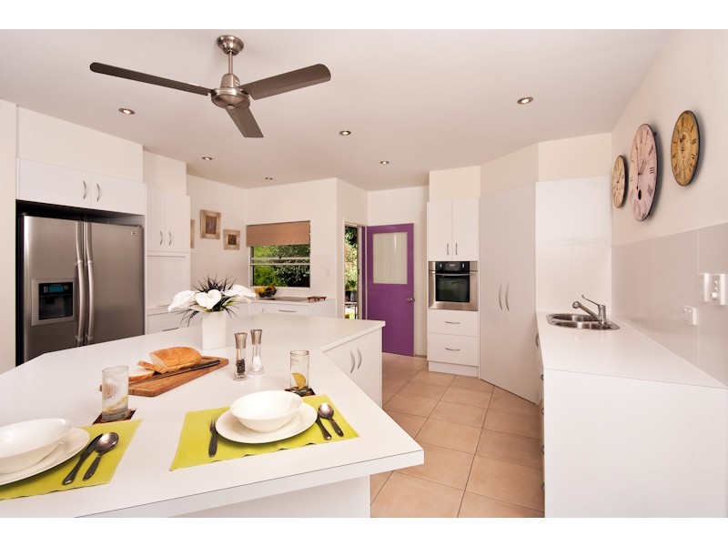 18 Playford Close, Brinsmead QLD 4870