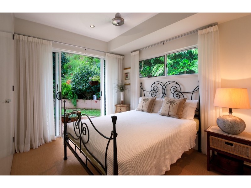 18 Playford Close, Brinsmead QLD 4870