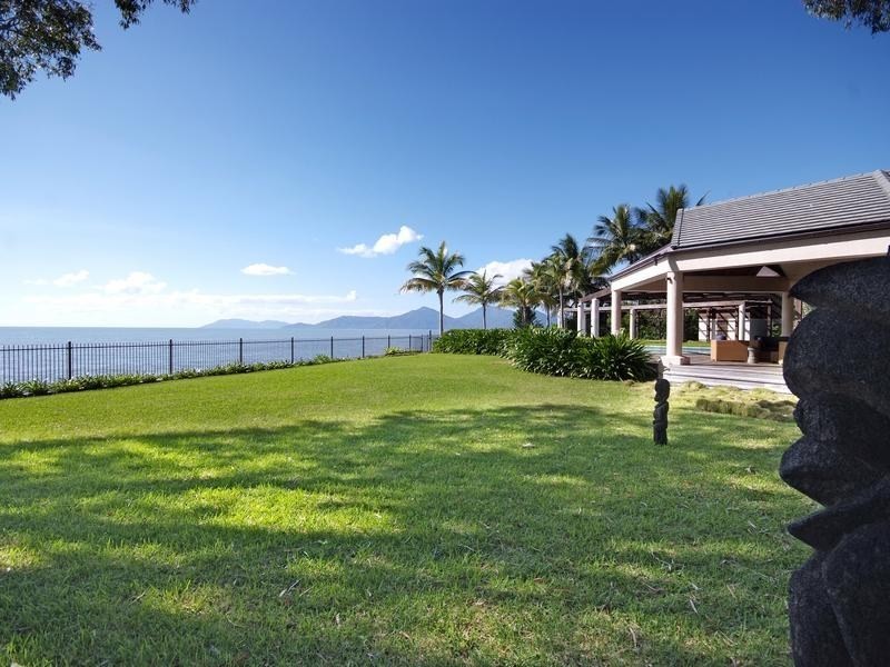2 Hibiscus Lane, Holloways Beach QLD 4878