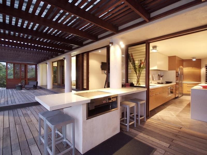 2 Hibiscus Lane, Holloways Beach QLD 4878