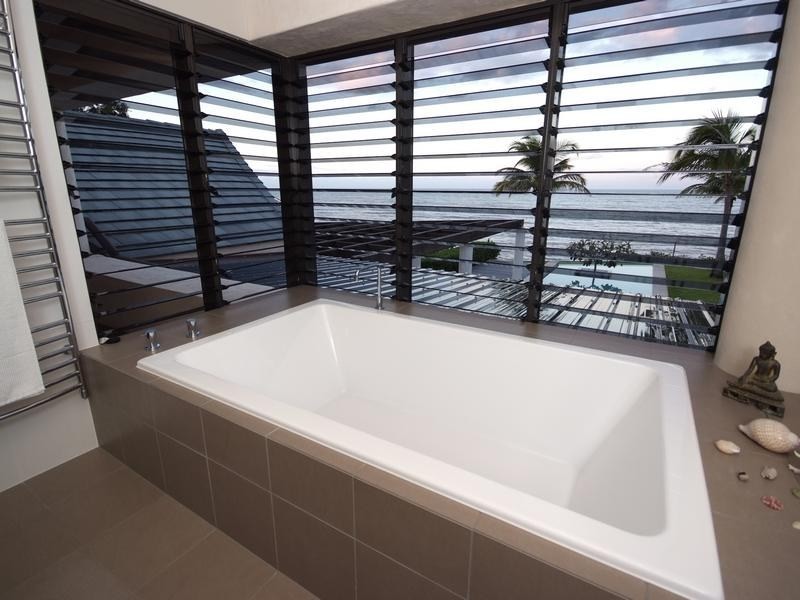 2 Hibiscus Lane, Holloways Beach QLD 4878