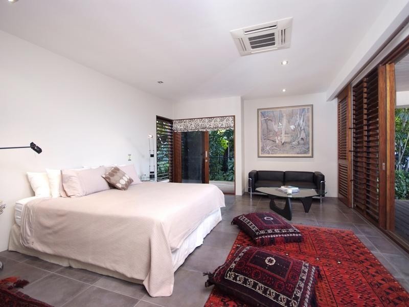 2 Hibiscus Lane, Holloways Beach QLD 4878